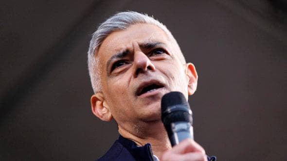 Il sindaco di Londra Khan: “L’unica strada è tornare nella Ue”